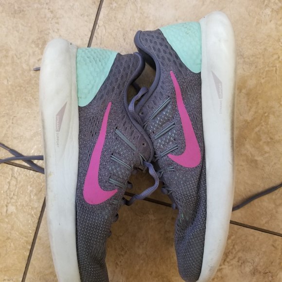 Nike Tennis Shoes - Picture 2 of 5